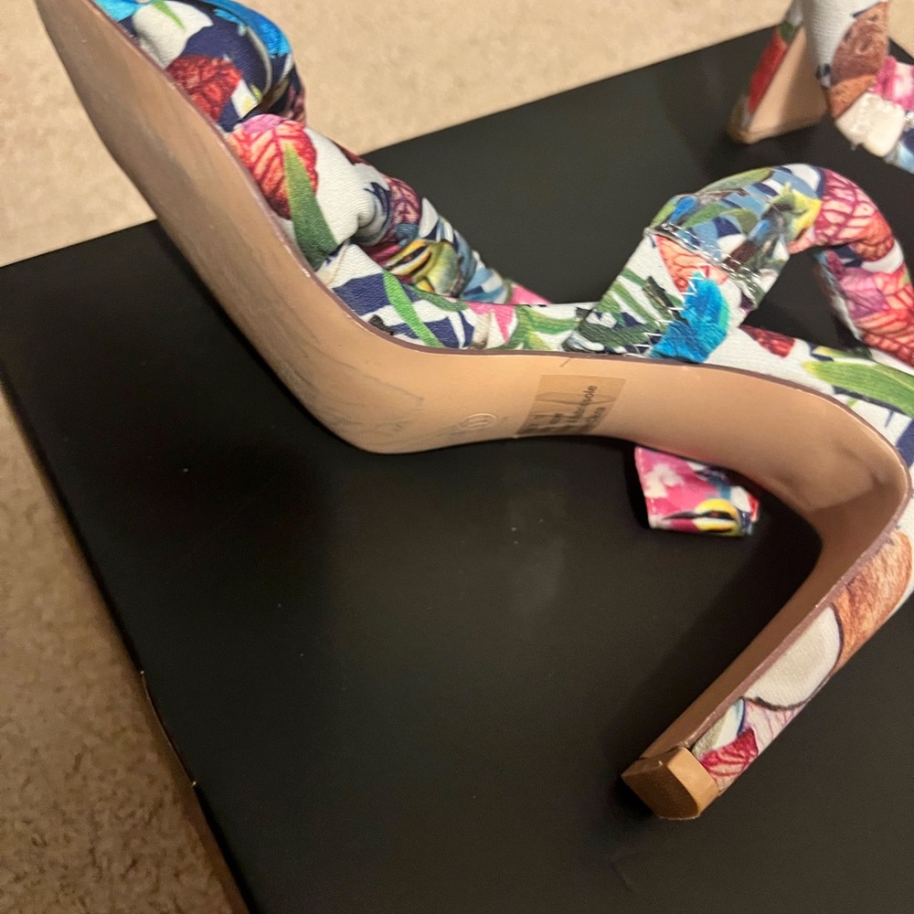 Privileged Multicolor Tropical Heels - Picture 2 of 6
